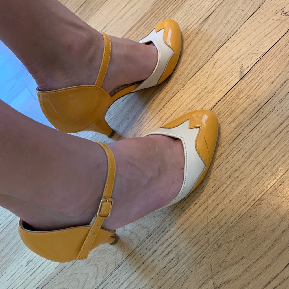 Vintage yellow and white shoes - Picture 4 of 4